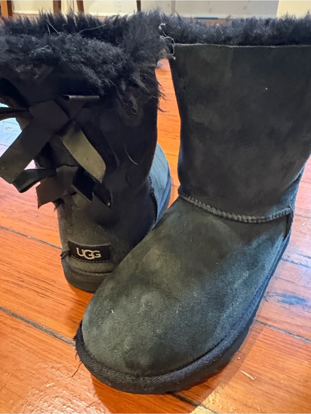 UGG Kids Bailey Bow II Boots Black - Size 5Y Fits Womens 6.5 to 7